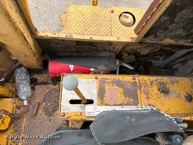 image for item EO8509 1978 Caterpillar 825B soil compactor