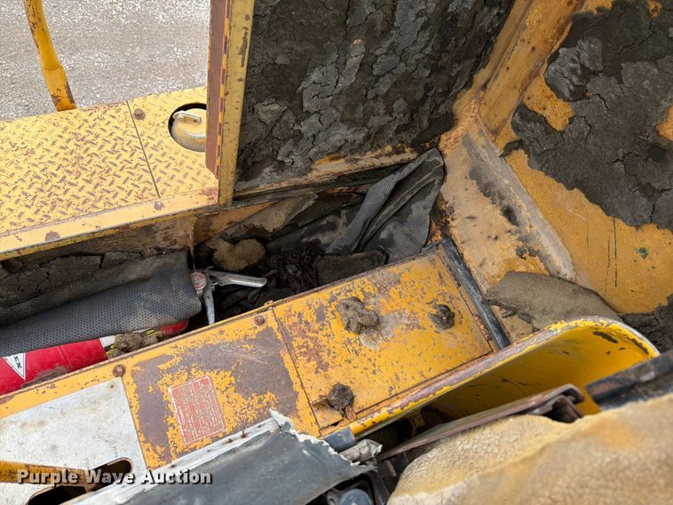 image for item EO8509 1978 Caterpillar 825B soil compactor