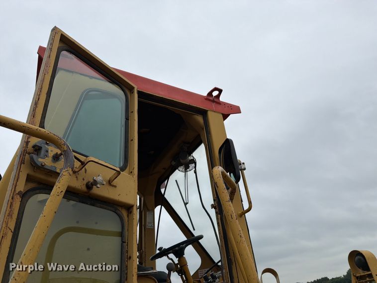 image for item EO8509 1978 Caterpillar 825B soil compactor
