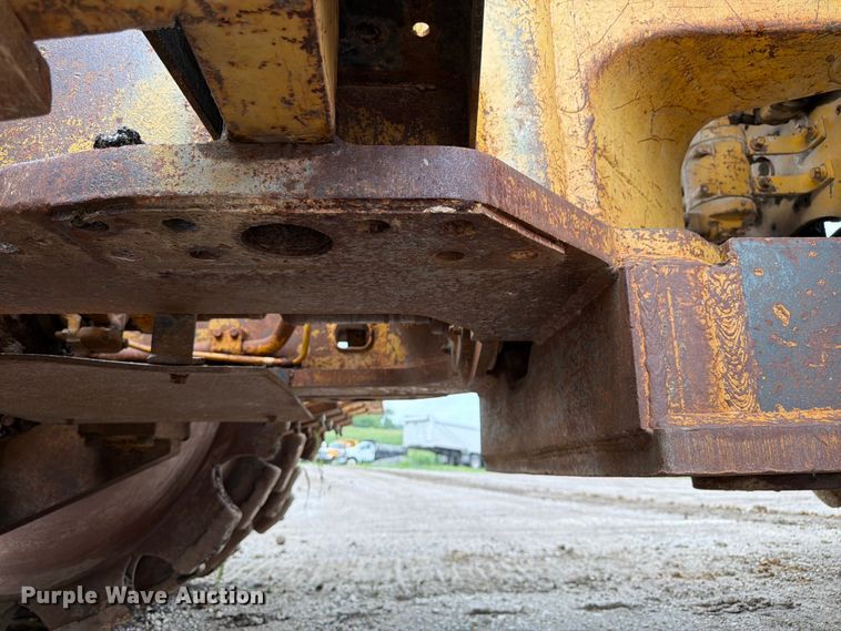 image for item EO8509 1978 Caterpillar 825B soil compactor