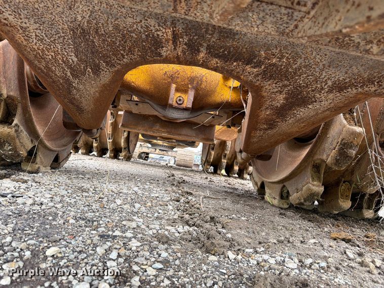 image for item EO8509 1978 Caterpillar 825B soil compactor
