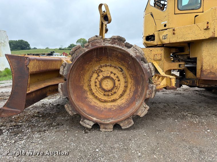 image for item EO8509 1978 Caterpillar 825B soil compactor