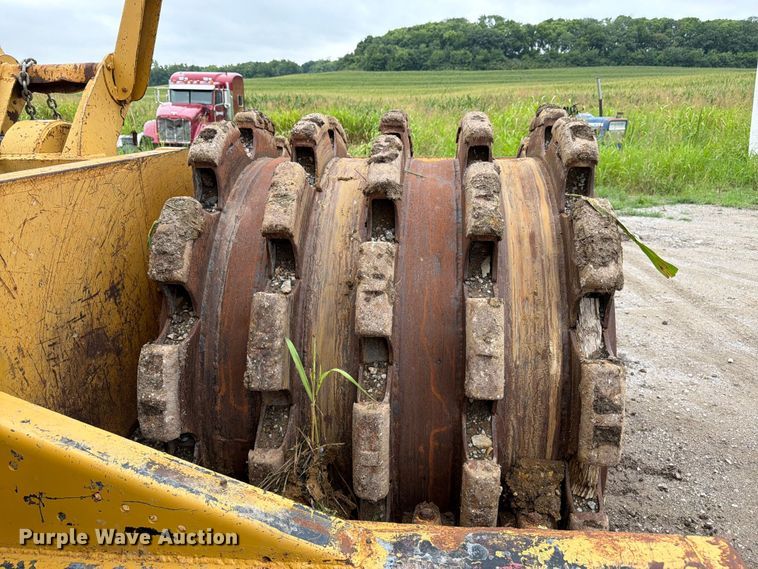 image for item EO8509 1978 Caterpillar 825B soil compactor