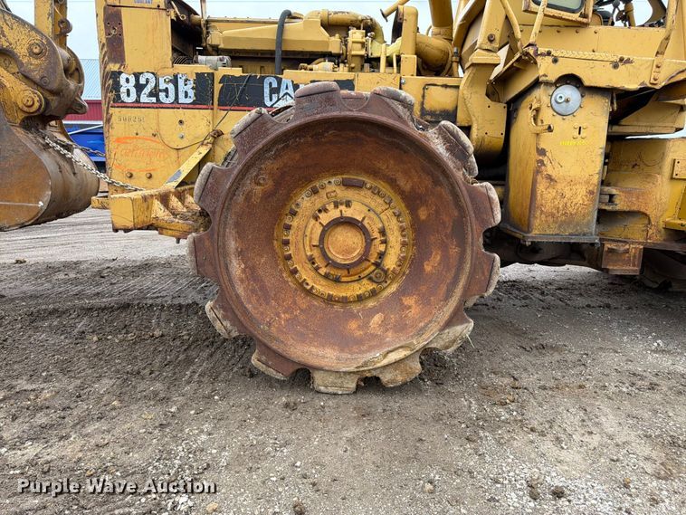 image for item EO8509 1978 Caterpillar 825B soil compactor