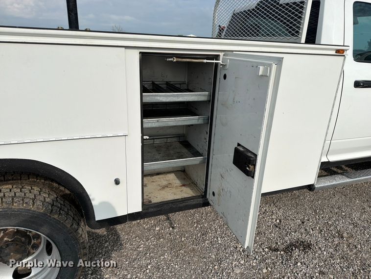 image for item EO8617 2016 RAM 5500 utility / service truck