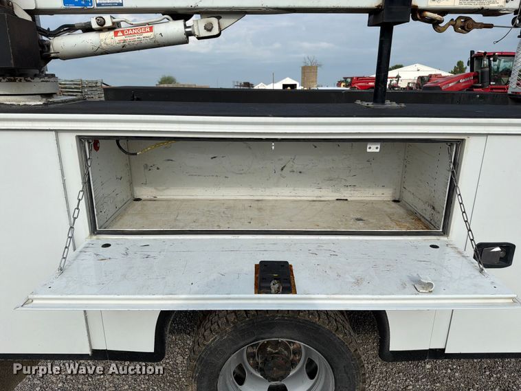 image for item EO8617 2016 RAM 5500 utility / service truck