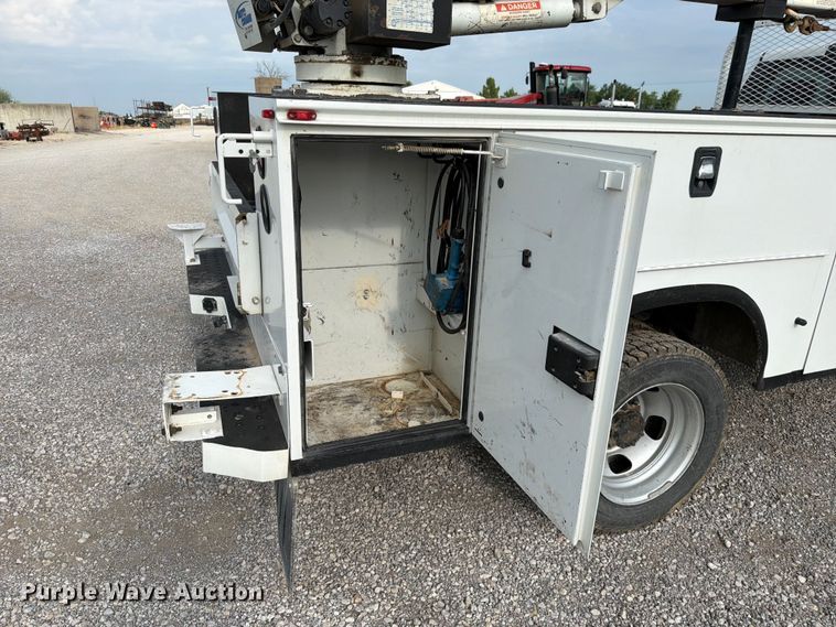 image for item EO8617 2016 RAM 5500 utility / service truck