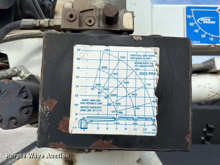 image for item EO8617 2016 RAM 5500 utility / service truck
