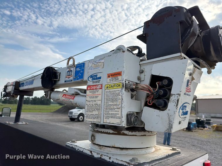 image for item EO8617 2016 RAM 5500 utility / service truck