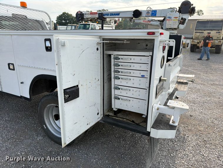 image for item EO8617 2016 RAM 5500 utility / service truck