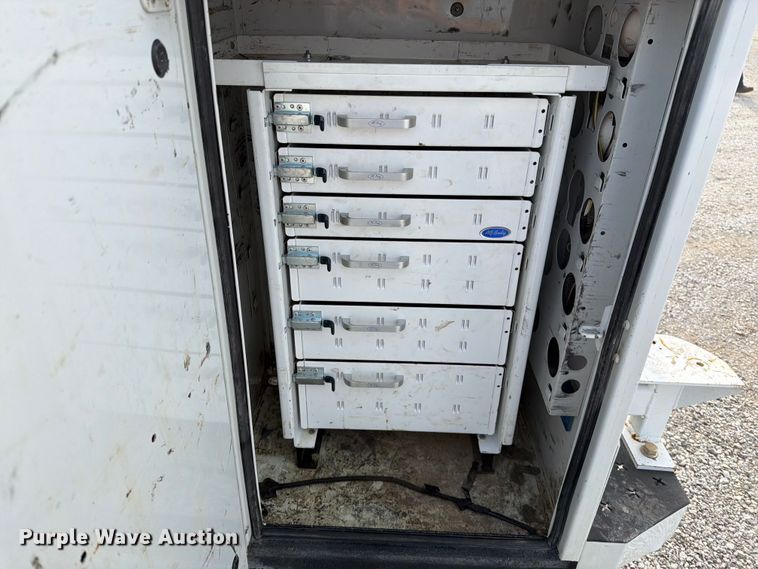 image for item EO8617 2016 RAM 5500 utility / service truck