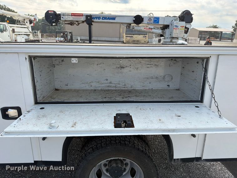 image for item EO8617 2016 RAM 5500 utility / service truck