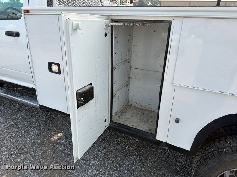 image for item EO8617 2016 RAM 5500 utility / service truck