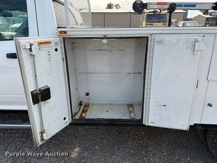 image for item EO8617 2016 RAM 5500 utility / service truck