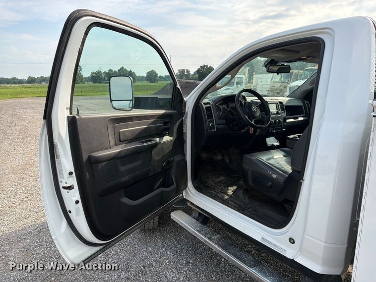 image for item EO8617 2016 RAM 5500 utility / service truck