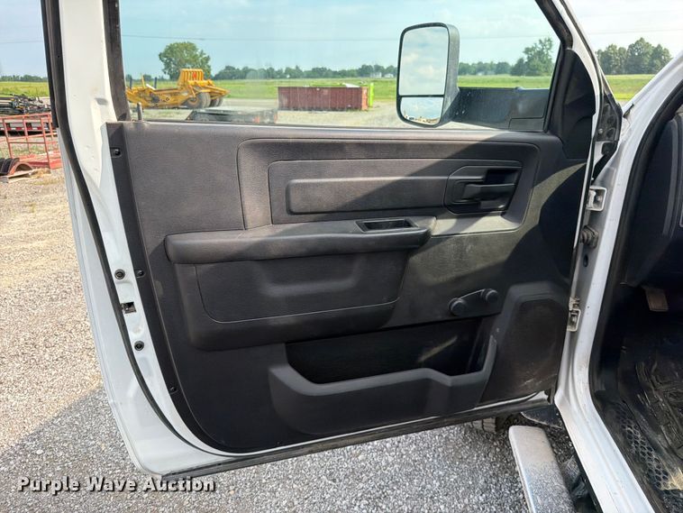image for item EO8617 2016 RAM 5500 utility / service truck