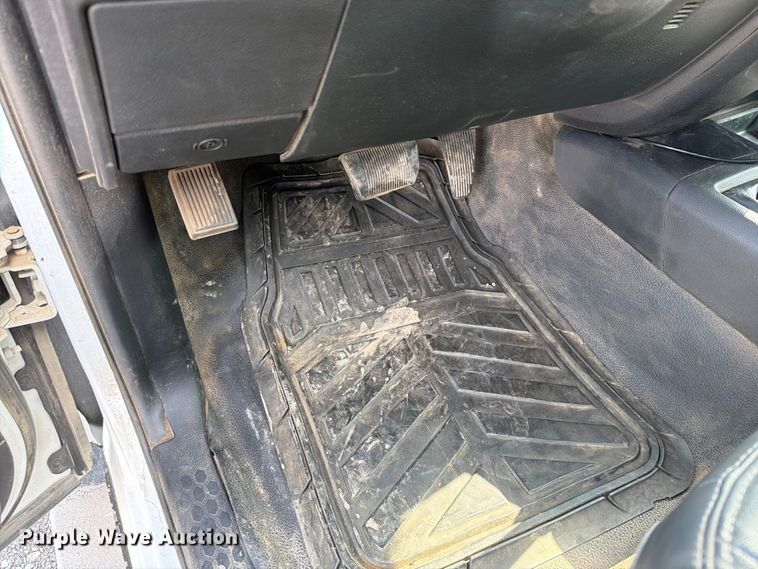 image for item EO8617 2016 RAM 5500 utility / service truck
