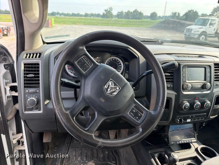 image for item EO8617 2016 RAM 5500 utility / service truck