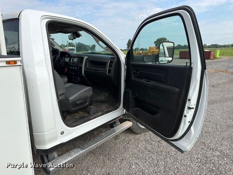 image for item EO8617 2016 RAM 5500 utility / service truck