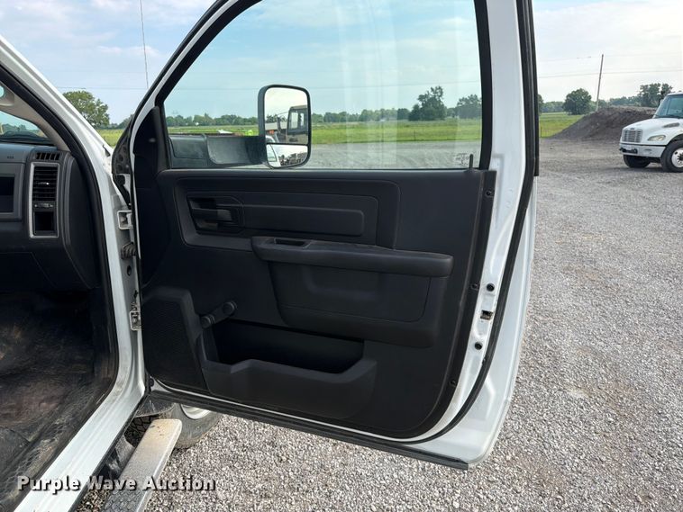 image for item EO8617 2016 RAM 5500 utility / service truck