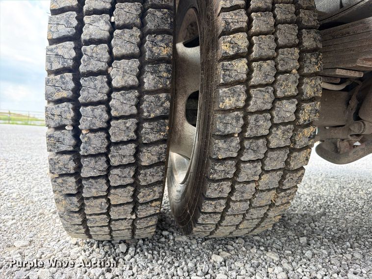 image for item EO8617 2016 RAM 5500 utility / service truck
