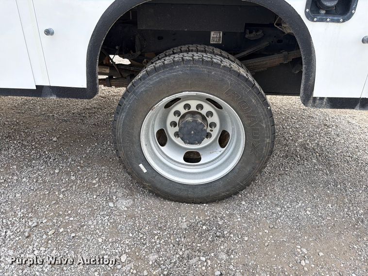 image for item EO8617 2016 RAM 5500 utility / service truck