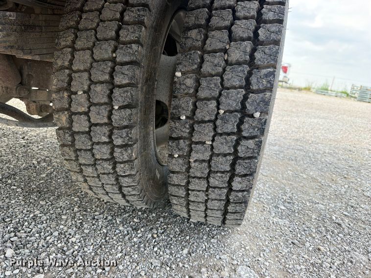 image for item EO8617 2016 RAM 5500 utility / service truck