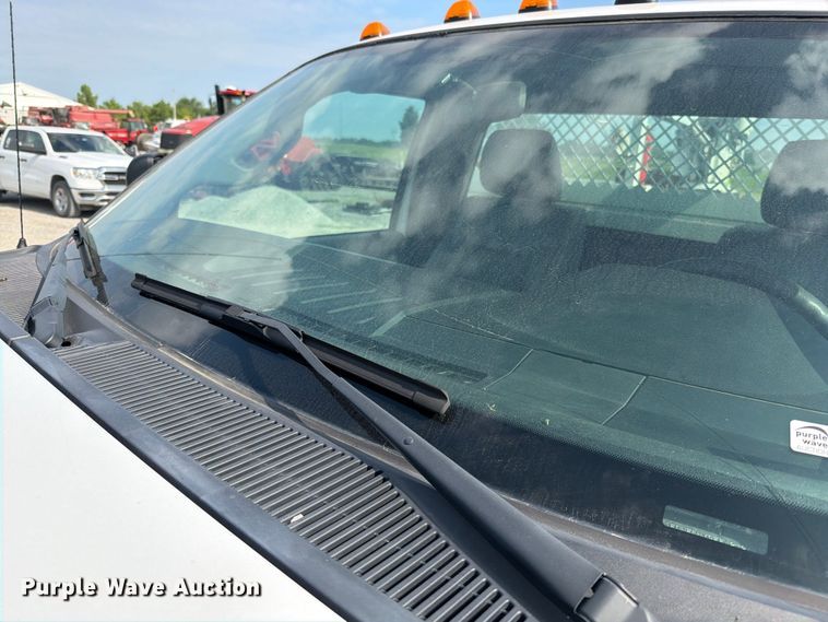 image for item EO8618 2015 Ford F550 utility / service truck
