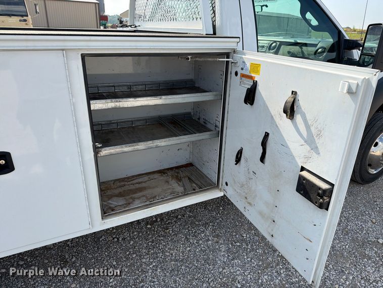 image for item EO8618 2015 Ford F550 utility / service truck