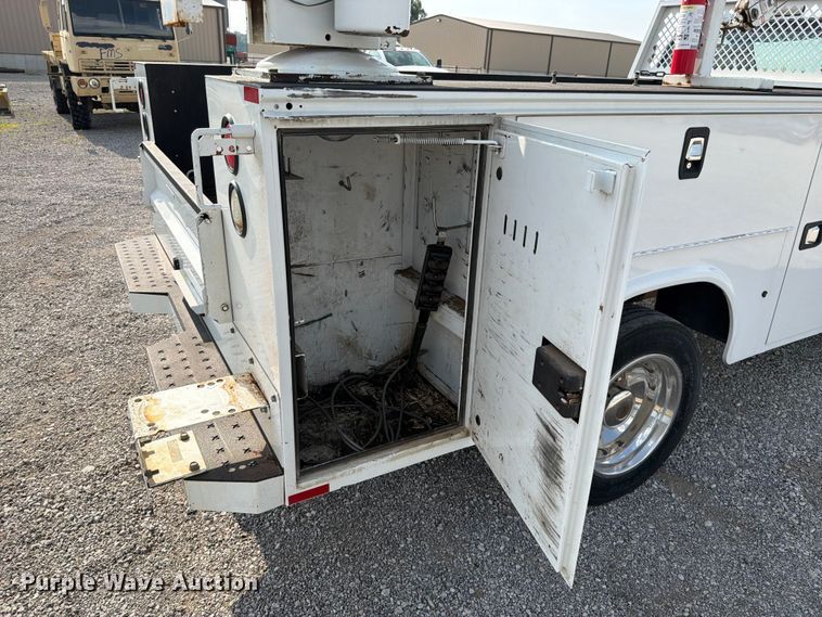 image for item EO8618 2015 Ford F550 utility / service truck