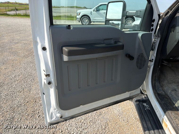 image for item EO8618 2015 Ford F550 utility / service truck
