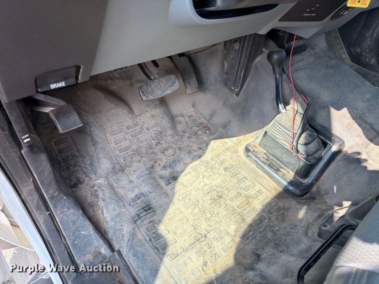 image for item EO8618 2015 Ford F550 utility / service truck