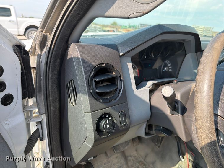 image for item EO8618 2015 Ford F550 utility / service truck