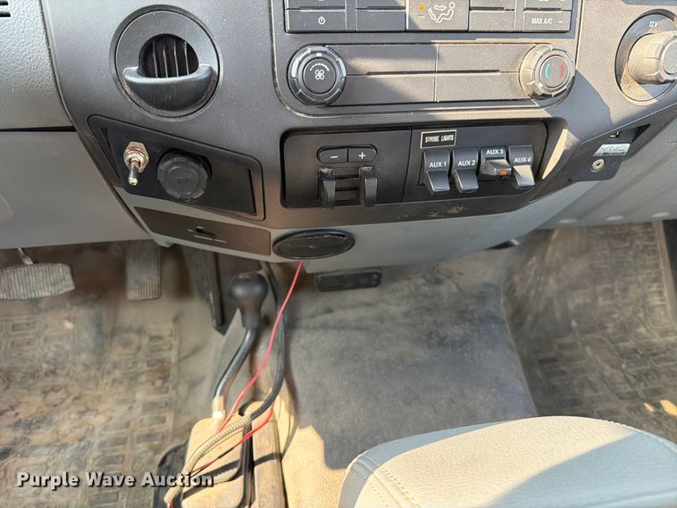 image for item EO8618 2015 Ford F550 utility / service truck
