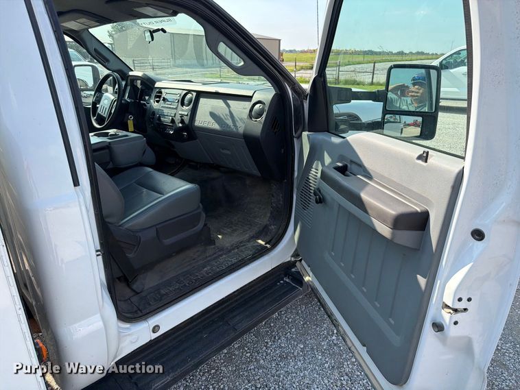 image for item EO8618 2015 Ford F550 utility / service truck