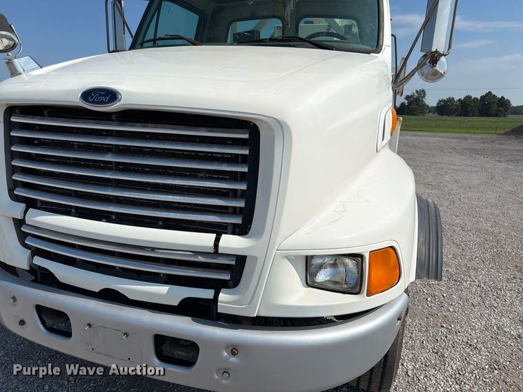image for item EO8619 1998 Ford LT8513 bucket truck