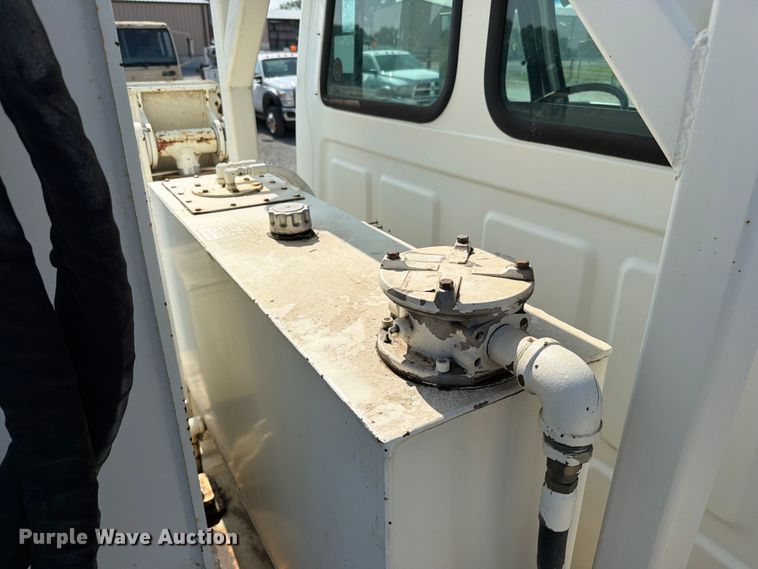 image for item EO8619 1998 Ford LT8513 bucket truck