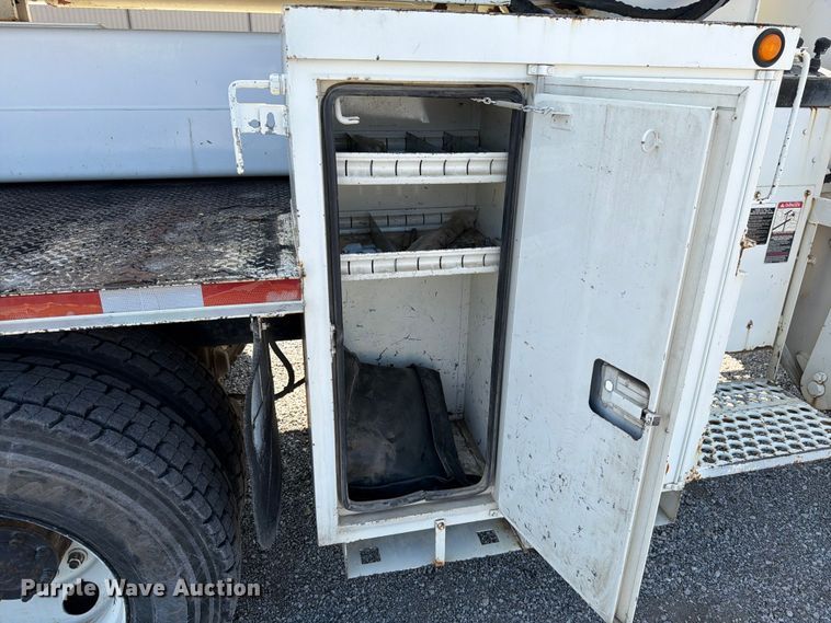 image for item EO8619 1998 Ford LT8513 bucket truck