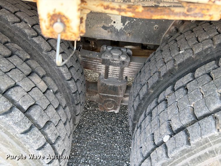 image for item EO8619 1998 Ford LT8513 bucket truck