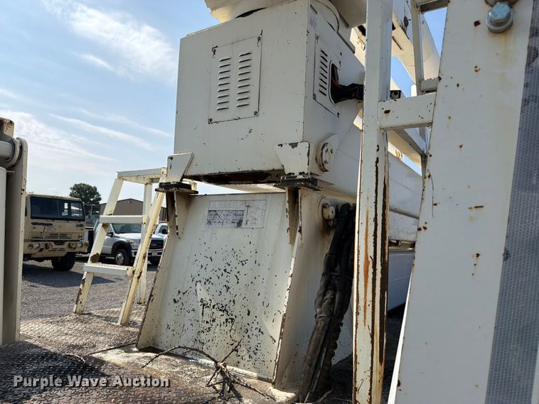 image for item EO8619 1998 Ford LT8513 bucket truck