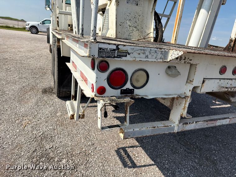 image for item EO8619 1998 Ford LT8513 bucket truck