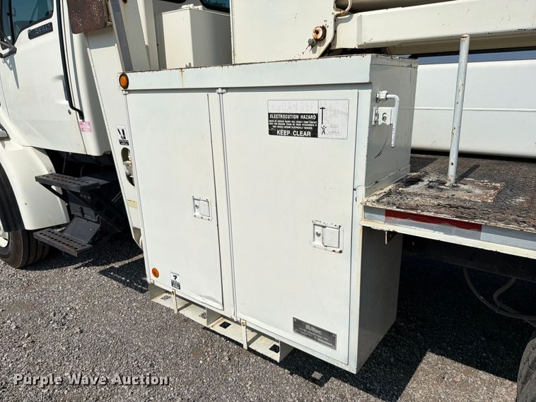image for item EO8619 1998 Ford LT8513 bucket truck