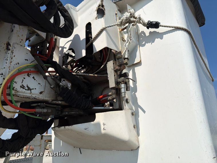 image for item EO8619 1998 Ford LT8513 bucket truck