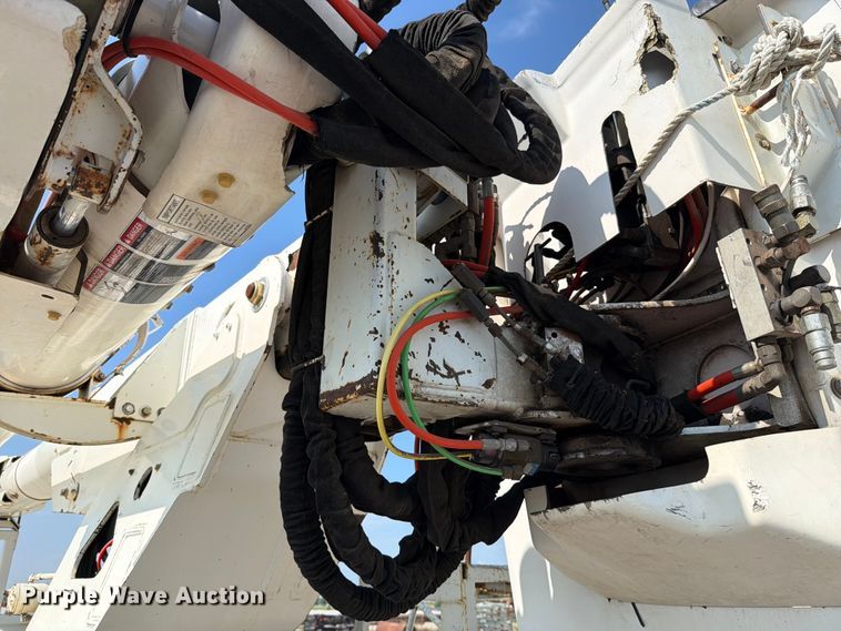 image for item EO8619 1998 Ford LT8513 bucket truck
