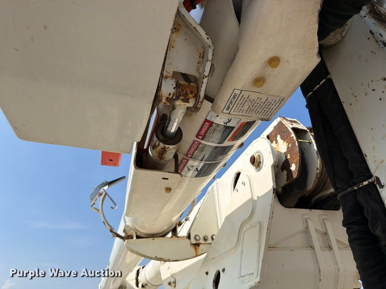 image for item EO8619 1998 Ford LT8513 bucket truck