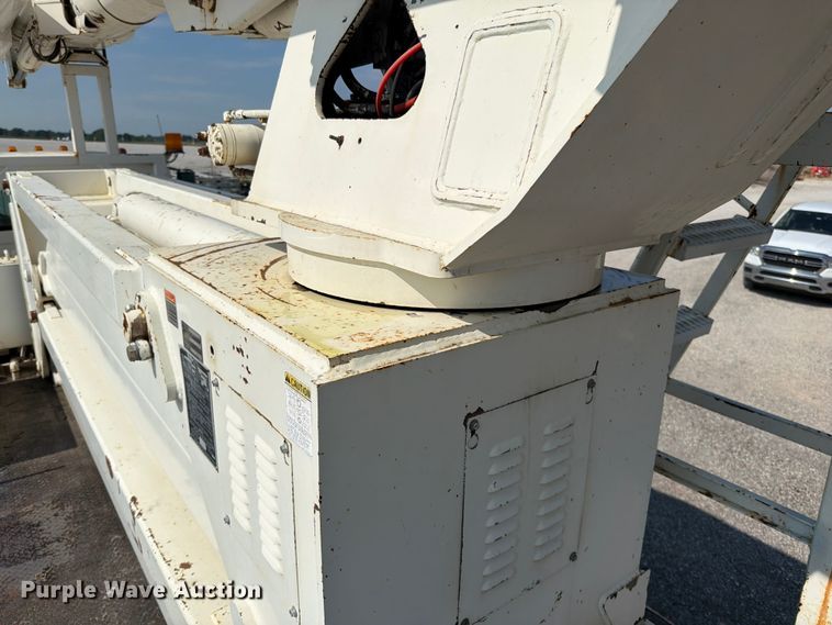 image for item EO8619 1998 Ford LT8513 bucket truck