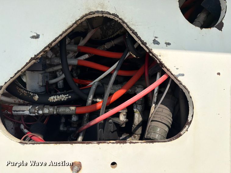 image for item EO8619 1998 Ford LT8513 bucket truck