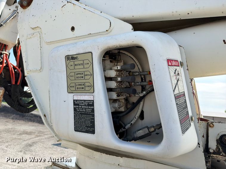 image for item EO8619 1998 Ford LT8513 bucket truck