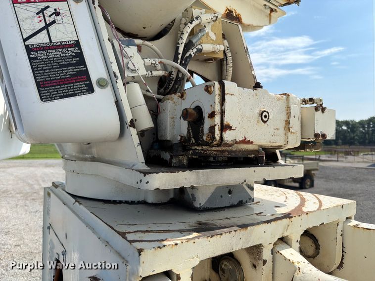 image for item EO8619 1998 Ford LT8513 bucket truck