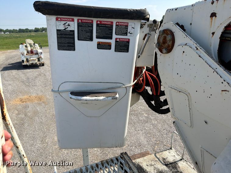 image for item EO8619 1998 Ford LT8513 bucket truck
